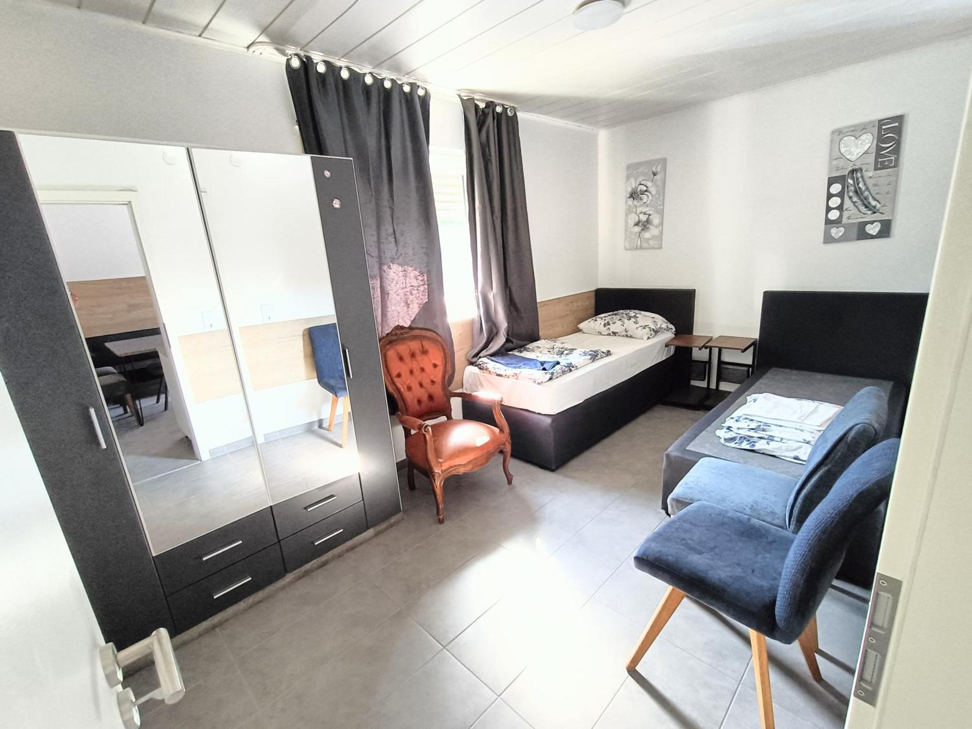 Fmi 9 Accommodation Raunheim Phòng bức ảnh